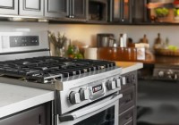 老板燃气灶全国统售后热线科普√燃气灶漏气维修教程：安全第一步